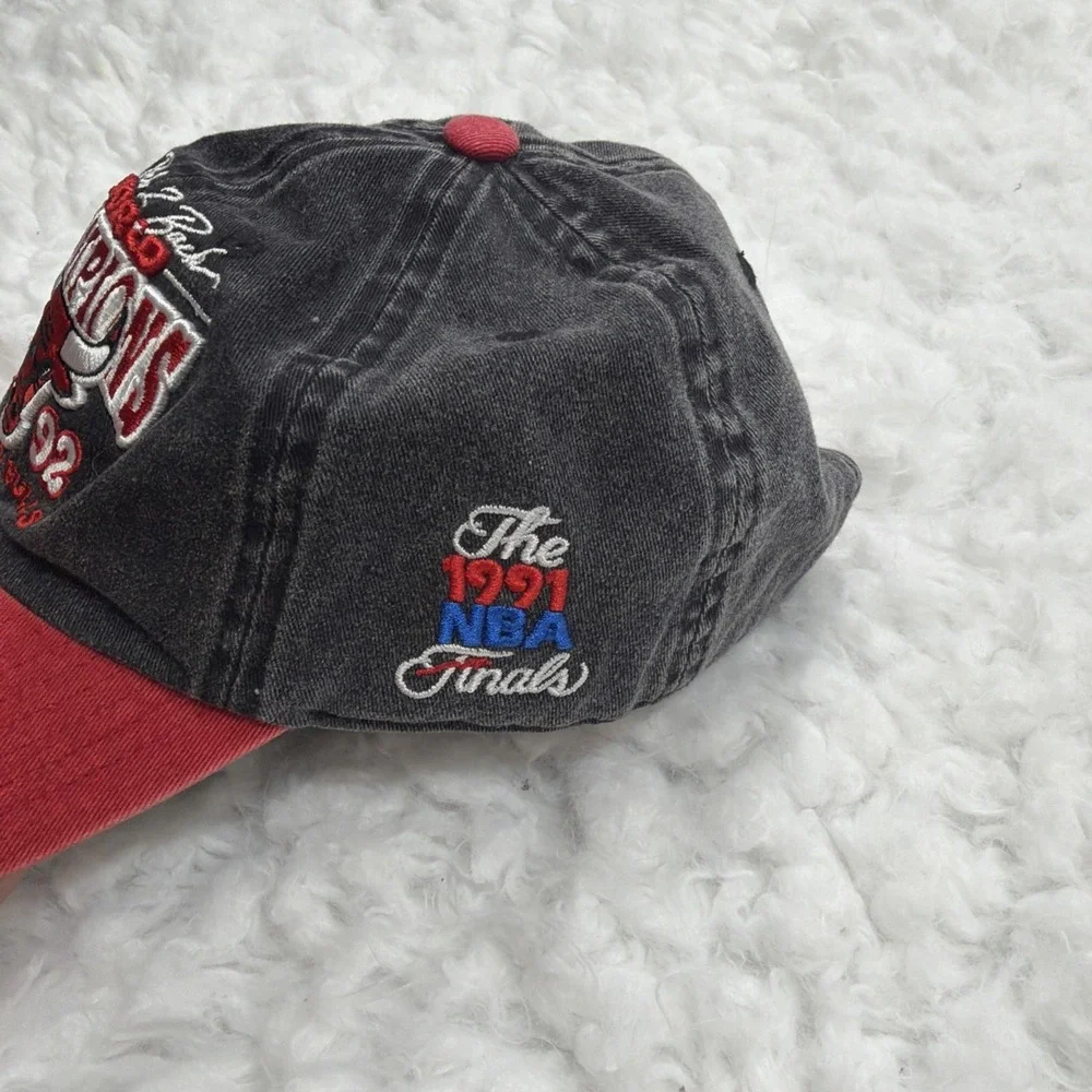 Mitchell & Ness HWC CHICAGO BULLS 1991-92 World Champions Buckle Strap Cap Denim